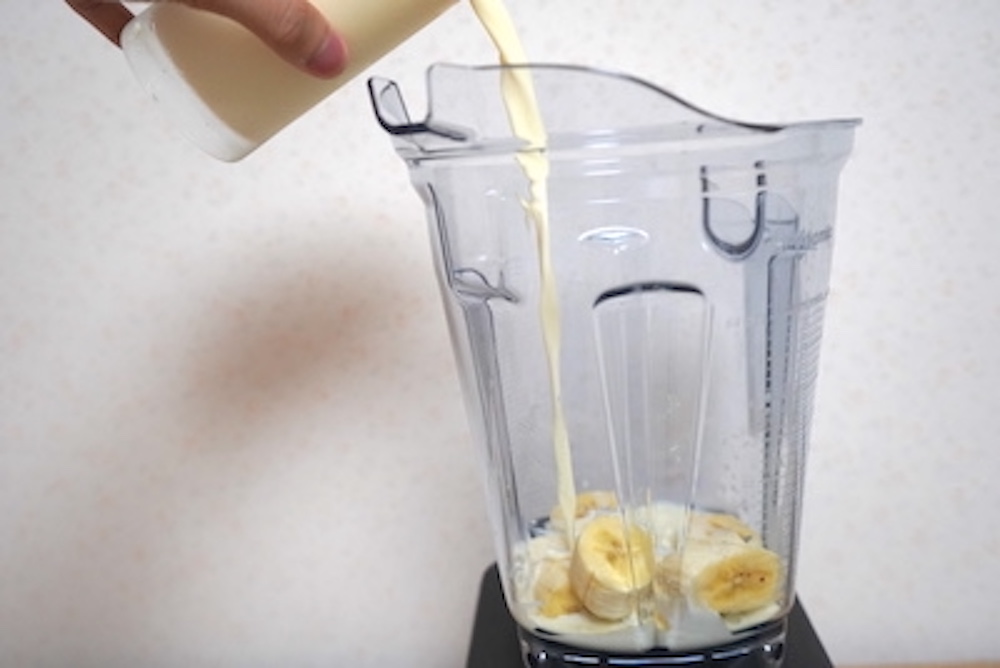 バイタミックスで作る！便秘がちなあなたにオススメの腸活レシピ「豆乳バナナスムージー」